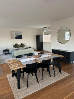 Away on Blende Studio Loft, Broken Hill